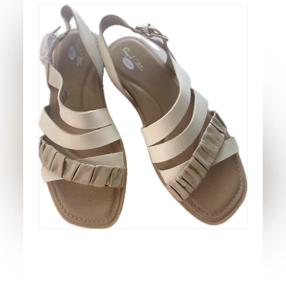 New Dr. Scholl's Cream and Tan Strappy Sandals Woman’s
